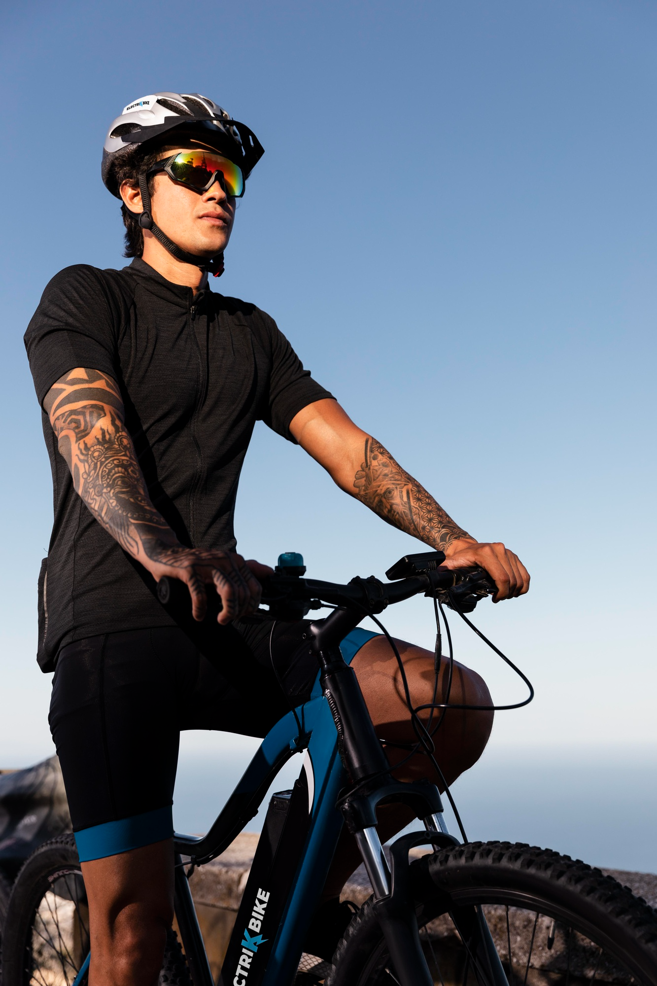 Mountainbiker auf einem Trail